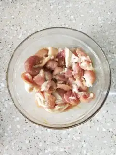 Make Skiffon sea mushroom tomato soup step 1