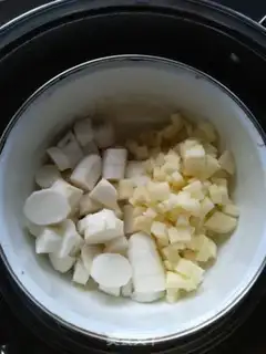 Make An apple roll step 0