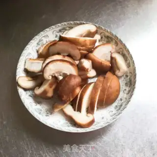 Make Meatloaf mushrooms step 1