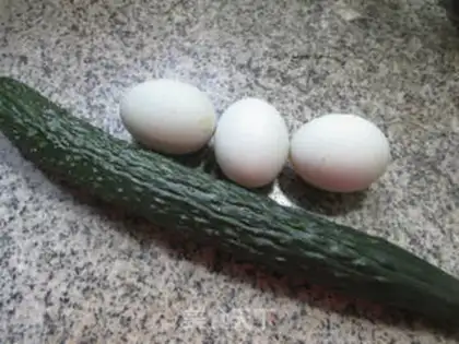 Make The cucumber fried duck eggs step 0