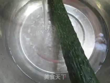 Make The cucumber fried duck eggs step 1