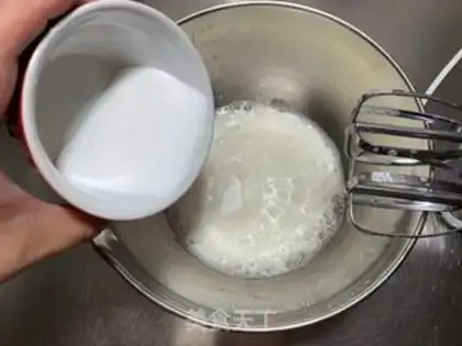 Make Mini cream cake step 7