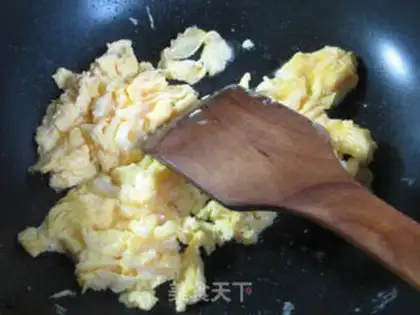 Make The cucumber fried duck eggs step 4