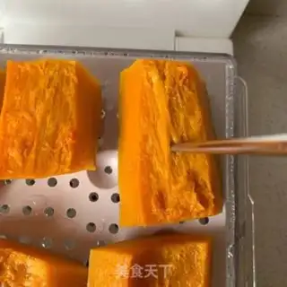 Make A soft pumpkin steam cake step 1