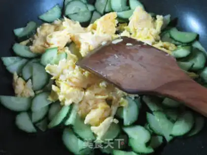 Make The cucumber fried duck eggs step 6