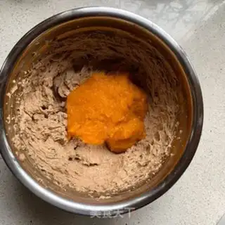 Make A soft pumpkin steam cake step 8