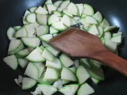 Make Scrambled duck eggs step 3