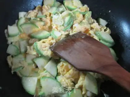 Make Scrambled duck eggs step 4