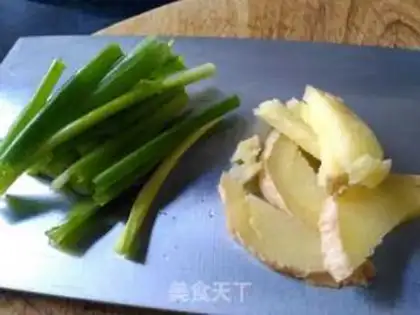 Make Ginger onions and crabs step 2