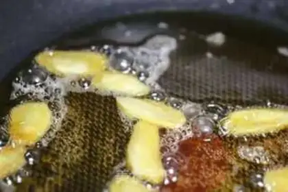 Make Ginger onions and crabs step 4