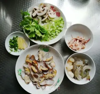 Make Seafood congee step 0