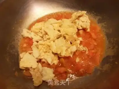 Make Tomato fried eggs step 7