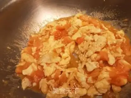 Make Tomato fried eggs step 8