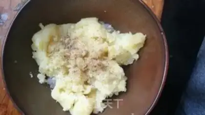 Make Shrimp mashed potatoesballs step 5