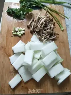 Make Crab-crab mushroom soup step 0