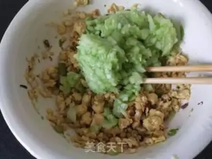 Make cucumber egg dumplings step 2