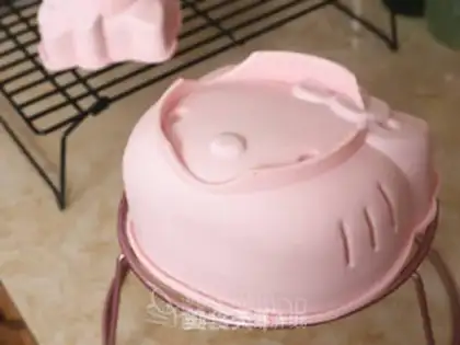 Make COCONUT KT CHILI CAKE step 10
