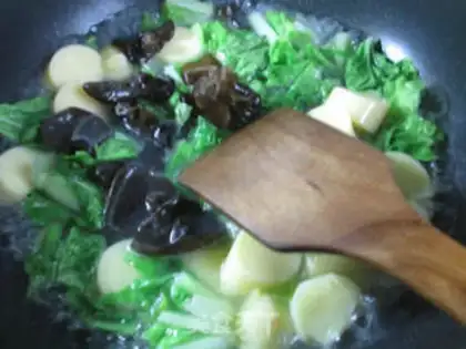 Make Black-middle-sak-sak, tofu, to cook cabbage step 6
