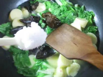 Make Black-middle-sak-sak, tofu, to cook cabbage step 7