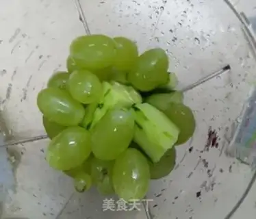 Make Cucumber grapes step 1