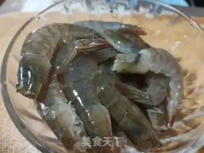 Make Crayfish and chili step 1