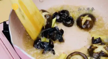 Make The mushroom sea cucumber pours Dutch beans step 5