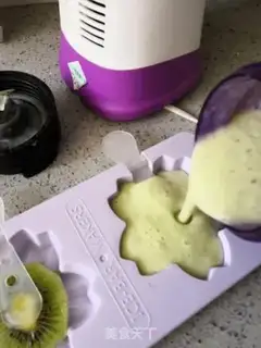 Make A monkey with yogurt ice cream step 2