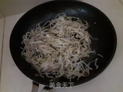 Make Three Spring Rolls step 3