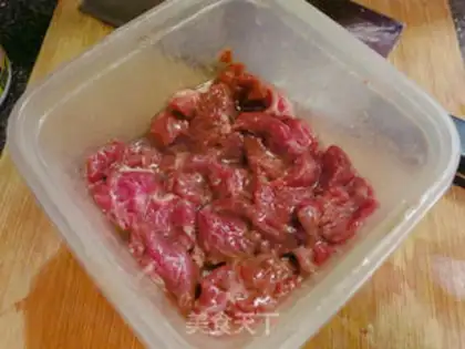 Make cucumber garlic beef step 0