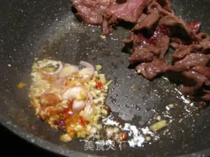 Make cucumber garlic beef step 3