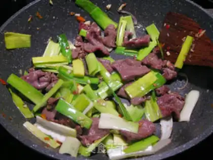 Make cucumber garlic beef step 4