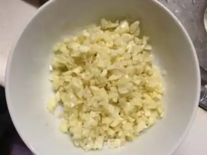 Make Spicy lobster step 1