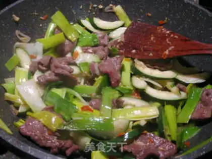 Make cucumber garlic beef step 5