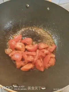 Make Smelt of gill and mushroom soup step 1