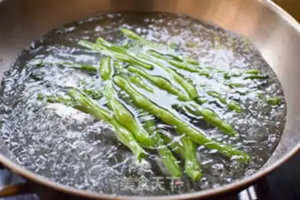 Make Four seasons of bean chips step 1