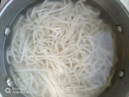 Make Onion noodles step 0