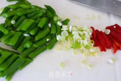 Make Four seasons of bean chips step 2