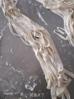 Make Onion noodles step 0