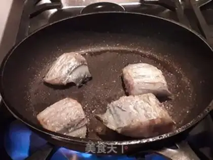 Make The fragrance is burning fish step 1