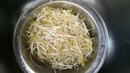 Make Clear the green bean bud step 0