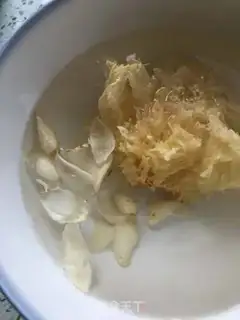 Make Pumpkin potato silver ear soup step 0