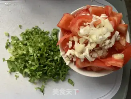 Make Western red soup step 1
