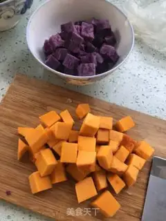 Make Pumpkin potato silver ear soup step 2