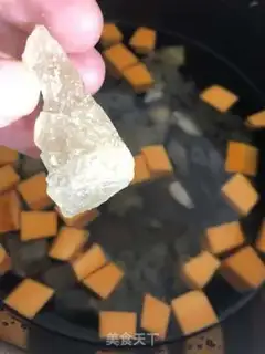 Make Pumpkin potato silver ear soup step 3