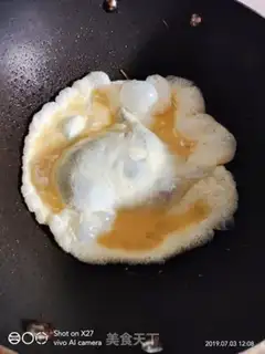 Make Scrambled eggs step 1