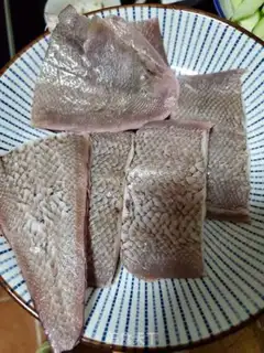 Make Dry-fried dragonfish step 1