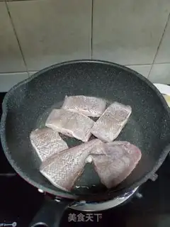 Make Dry-fried dragonfish step 2