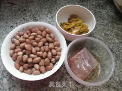 Make Squeeze in the cabbage and make peanuts step 0