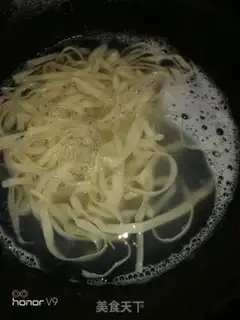 Make Potato-covered noodles step 4