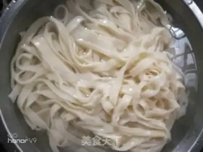 Make Potato-covered noodles step 5